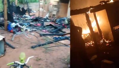 Mãe de duas crianças perde tudo após incêndio destruir barraco em MS