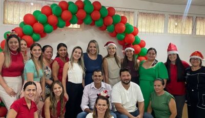 Papai Noel chega e distribui 200 presentes no CER