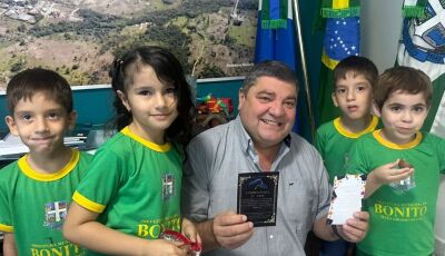 Prefeito recebe alunos da Escola Municipal João Alves da Nóbrega