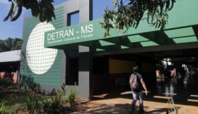 Ex-donos de veículos leiloados pelo Detran podem solicitar o valor que restou após a quitação  