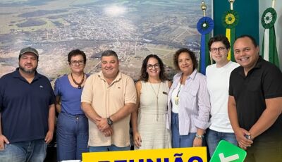 Prefeito e secretários se reúnem com assessoria de deputados 