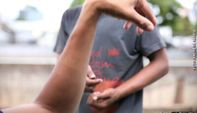 Morador de rua é acusado de mexer com mulher e acaba espancado em MS