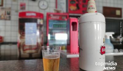 Mulher encontra marido na 'farra' e ameaça clientes de bar com faca  