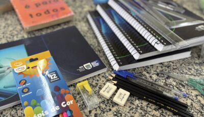 Entrega dos kits escolares e uniformes para 2026 já começou em todo o Estado