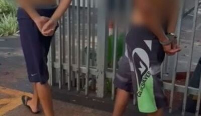 Dupla é presa por invadir e efetuar disparos em residência  