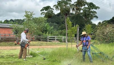 Secretaria Municipal de Obras realizou o Mutirão de Limpeza no Assentamento Guaicurus