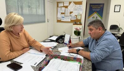 Prefeito visita Agehab para tratar assuntos da área de habitação 