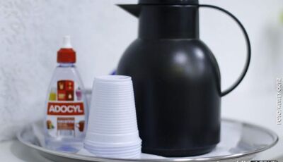 Mulher tenta agredir companheiro e arremessa garrafa de café contra policiais