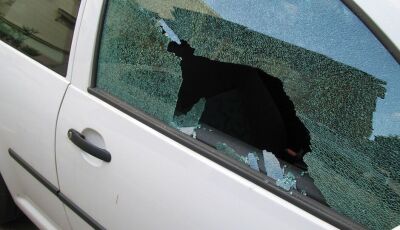 Plano dá errado e homem fica preso dentro de carro que tentava furtar em MS