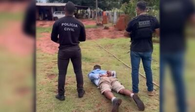 Homem tenta matar esposa enforcada na frente do filho pequeno 