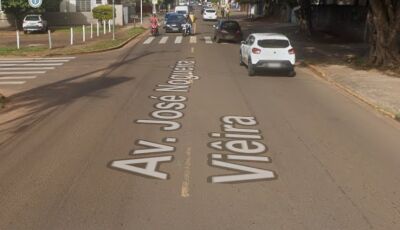 Homem fura sinal vermelho para fugir da PM e acaba preso com carro roubado