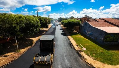 Rua 15 de Novembro recebe asfalto novo e traz mais segurança à população