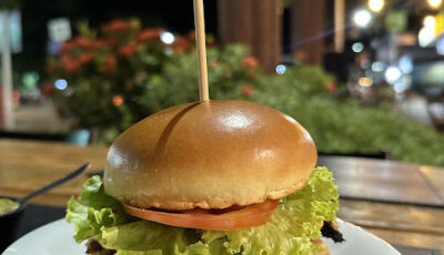 Exclusivo: Burger de Jacaré no Brasa Bonito