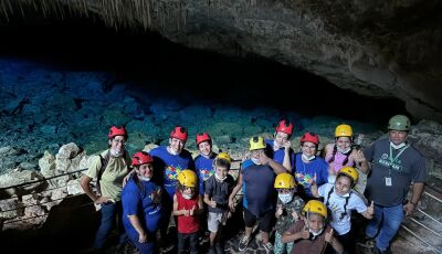 Pacientes do Centro Especializado em Reabilitação visitam ao atrativo Gruta do Lago Azul.