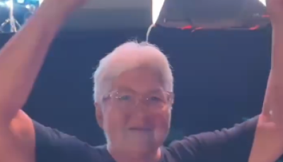 Bonitense Dona Cleusa, 75 anos, realiza sonho no show de Zezé Di Camargo na Expogrande