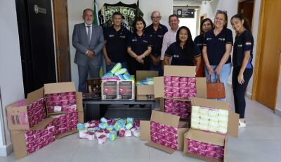Polícia Civil recebe doação de absorventes e reforça campanha contra a pobreza menstrual em MS
