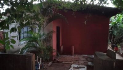 Vizinho arromba porta e salva mulher de incêndio dentro de casa 