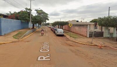 Mãe agride filha com golpes de extensão após adolescente faltar à aula para beber 