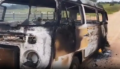 Criança se queima em incêndio de Kombi escolar 