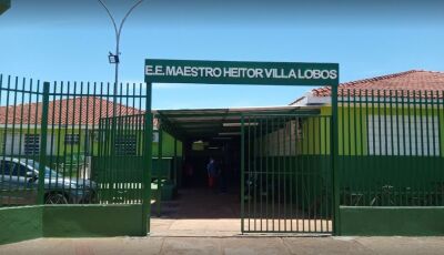 Mãe se irrita com transferência dos filhos e ameaça arrancar a cabeça da vice-diretora 