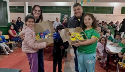 Prefeito Josmail Rodrigues entrega kits escolares para mais de 3 mil alunos da Rede Municipal   