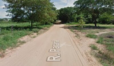 Casal com bebê sem cadeirinha foge da polícia com medo de perder carro 
