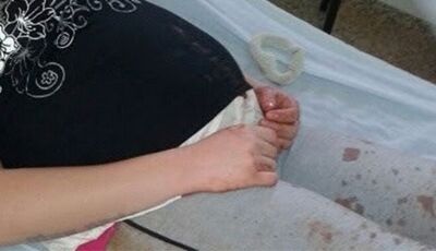 Menino de 9 anos atinge mãe grávida com pedrada em MS