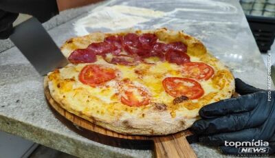 Cliente leva tapa no rosto de funcionária ao reclamar de pizza queimada em MS