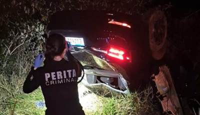 Carro colide com motocicleta, capota e mata homem em rodovia de MS
