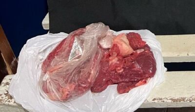 Homem esconde carne na calça e ameaça funcionários com canivete 