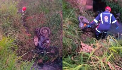 Jovem cai de motocicleta em barranco em MS