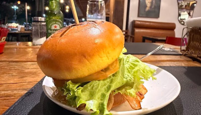 Burger Angus do Brasa Bonito une carne selecionada e sabor na brasa