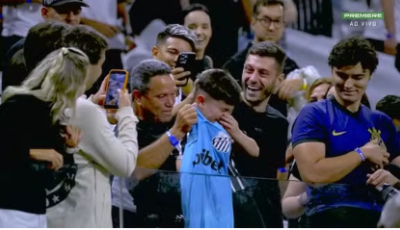Garotinho corintiano sai escoltado pela PM após presente de Neymar