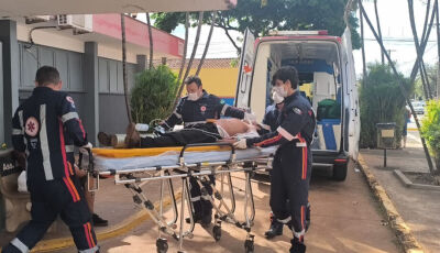 Homem é esfaqueado no peito durante briga por pinga e morre