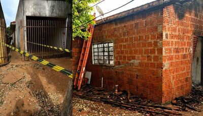 Homem é encontrado carbonizado dentro de casa após incêndio  