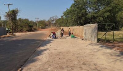 Cemitério Municipal de Bonito recebe melhorias com obras de calçamento
