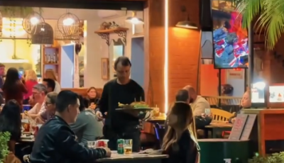 Burger na brasa, boa companhia e uma noite especial no Brasa Bonito