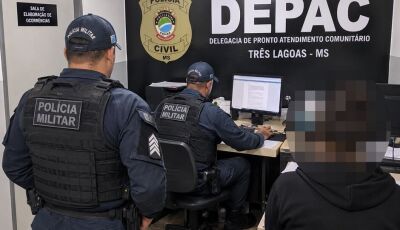 Mulher pede socorro à mãe ao ser trancada casa pelo companheiro 