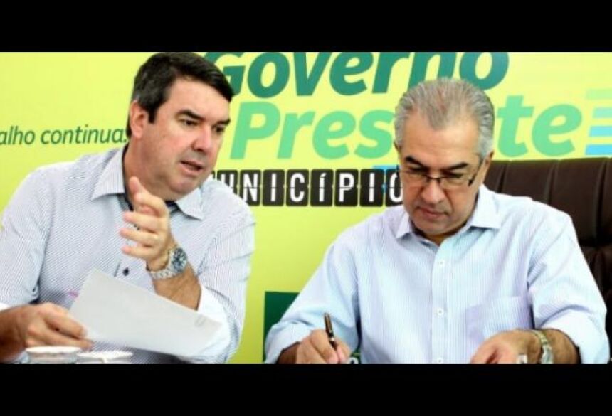 PROJETO. Riedel (à esquerda) planejou programa com o governador - Divulgação