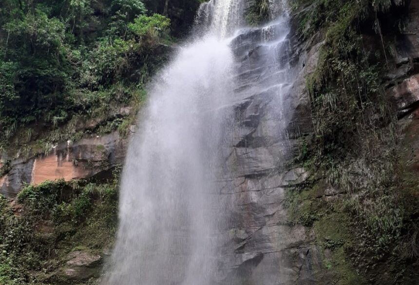 Cachoeira Los Pagos, onde turista sumiu durante trilha.  Foto: Corpo de Bombeiros/ Reprodução