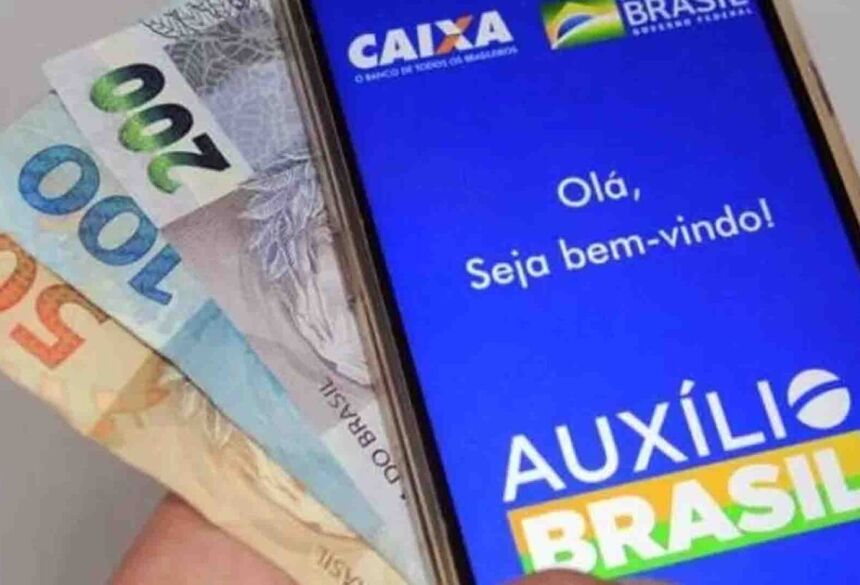 Auxílio Brasil de R$ 600 foi ampliado pelo governo federal. (Foto: Reprodução/Mídia Max)