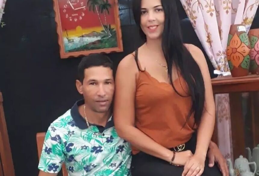 Claudinei dos Santos e a esposa, Adriana Lima. (Foto: Divulgação / Redes sociais)