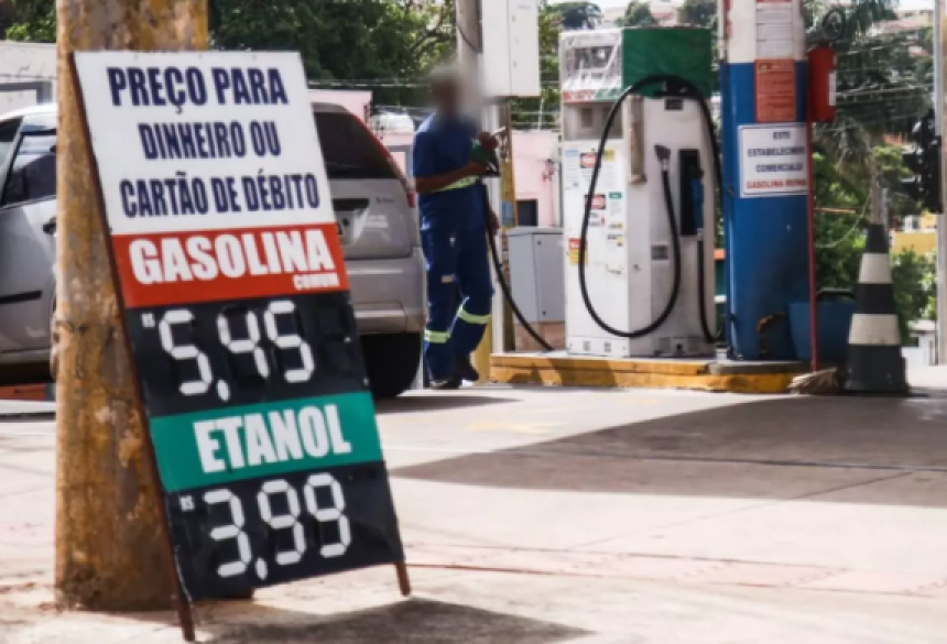 Gasolina a R$ 5,45 em unidade da região central (Foto: Henrique Arakaki, Midiamax)