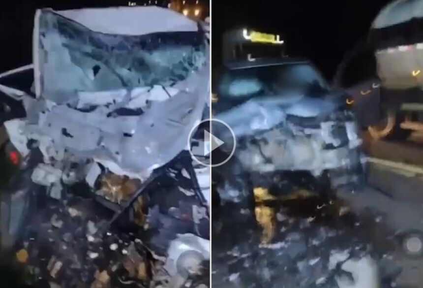 Parte da gravação mostra destruição de carros envolvidos em acidente. (Foto: Reprodução) - CREDITO: CAMPO GRANDE NEWS