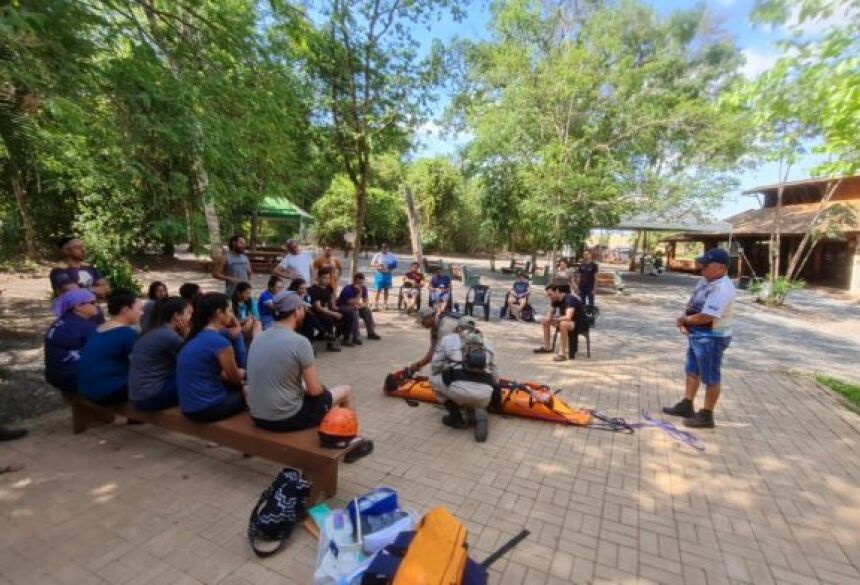 A realização do treinamento foi efetuada pela empresa InPlantar, que executa o Sistema de Gestão e Segurança na Gruta do Lago Azul