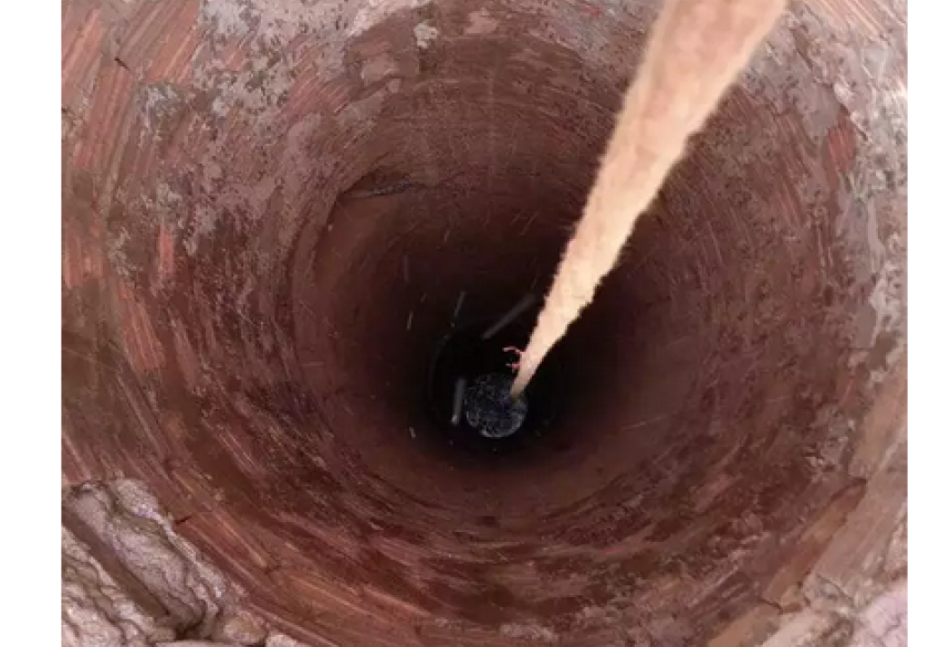 O morador do Bairro Santa Luzia estava ajudando na limpeza do poço, que acontece periodicamente