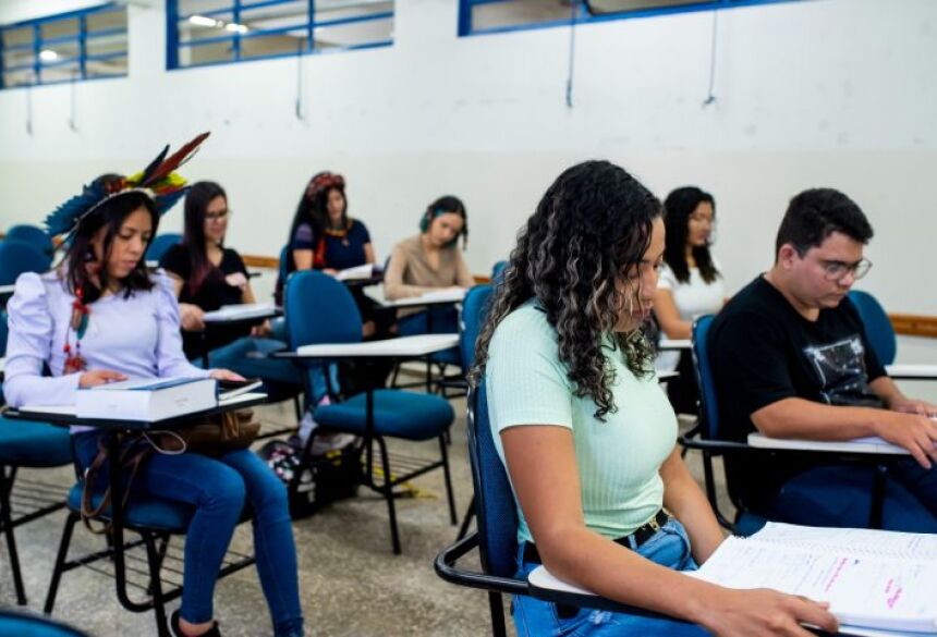 O MS Supera concede o benefício social aos estudantes de baixa renda visando estimular a permanência e a conclusão da formação técnica ou acadêmica