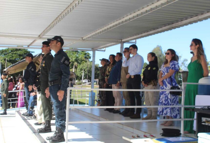 O evento contou com a presença de autoridades civis e militares, além de familiares que prestigiaram a entrega da boina aos soldados