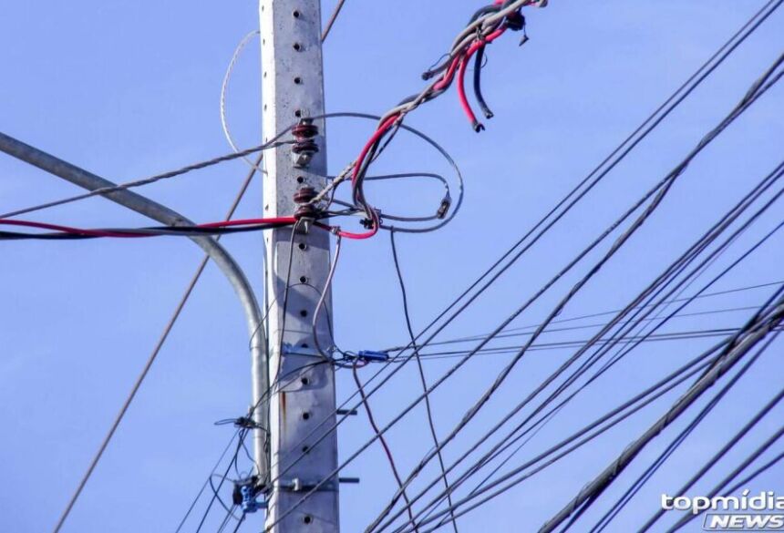 O eletricista teria identificado que os fios saíam do padrão dos fundos em direção ao padrão da residência da frente.