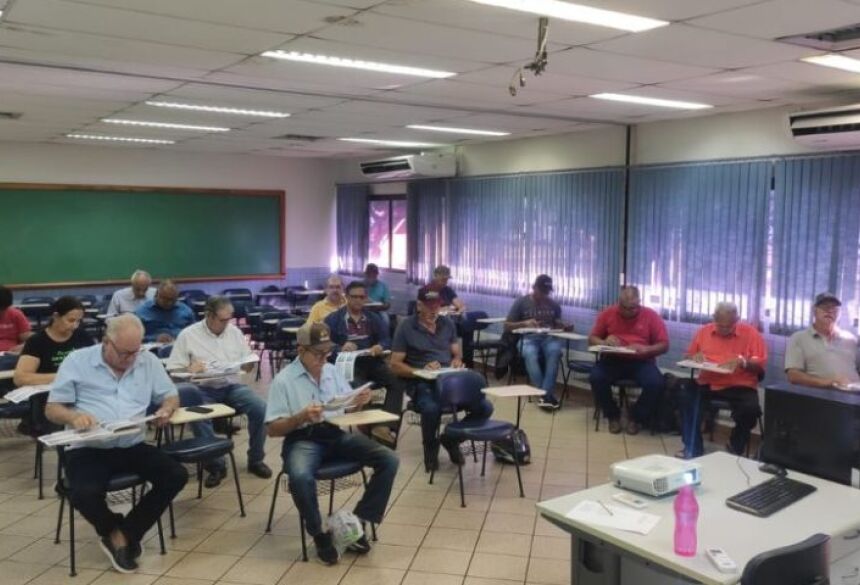 O curso Novo Olhar surgiu com a sensibilidade de constatar que alguns condutores têm dificuldade de aprendizado no curso teórico de Reciclagem 